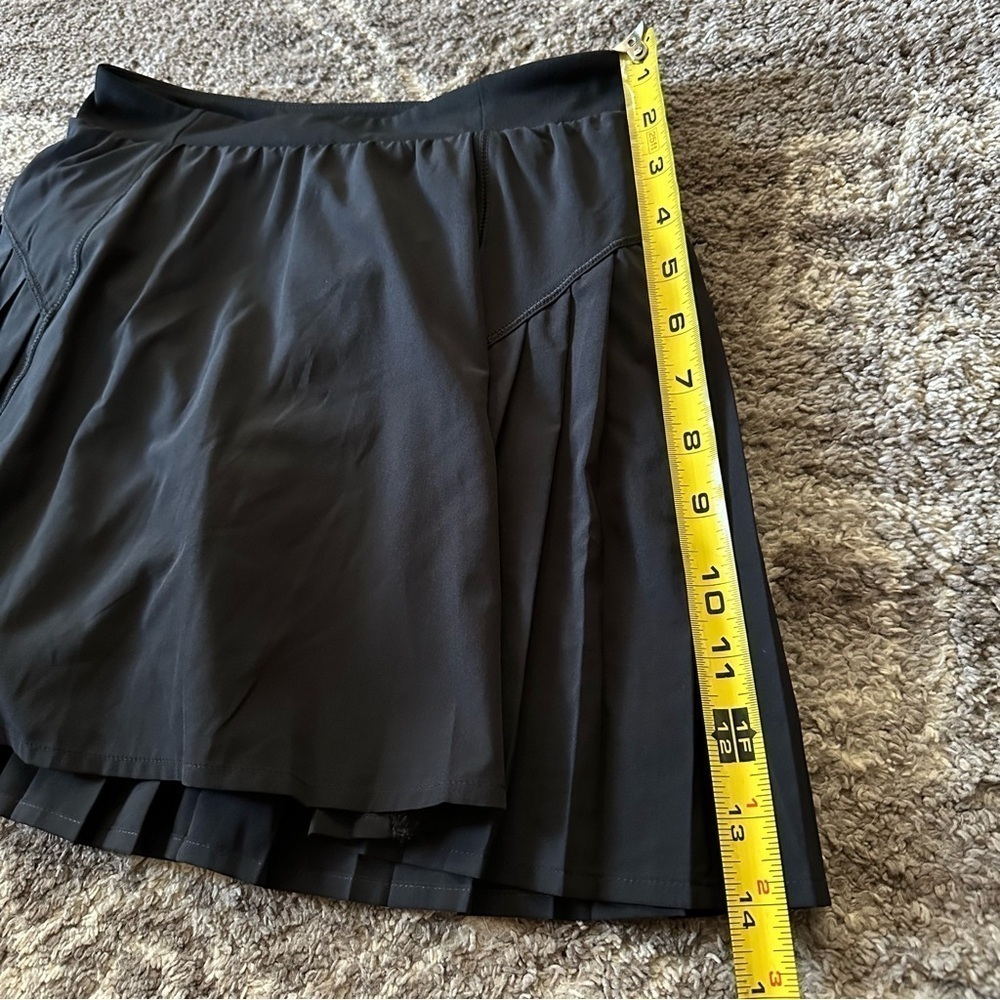 Spanx The Get Moving Pleated 14" Skort Black - Picture 10 of 14